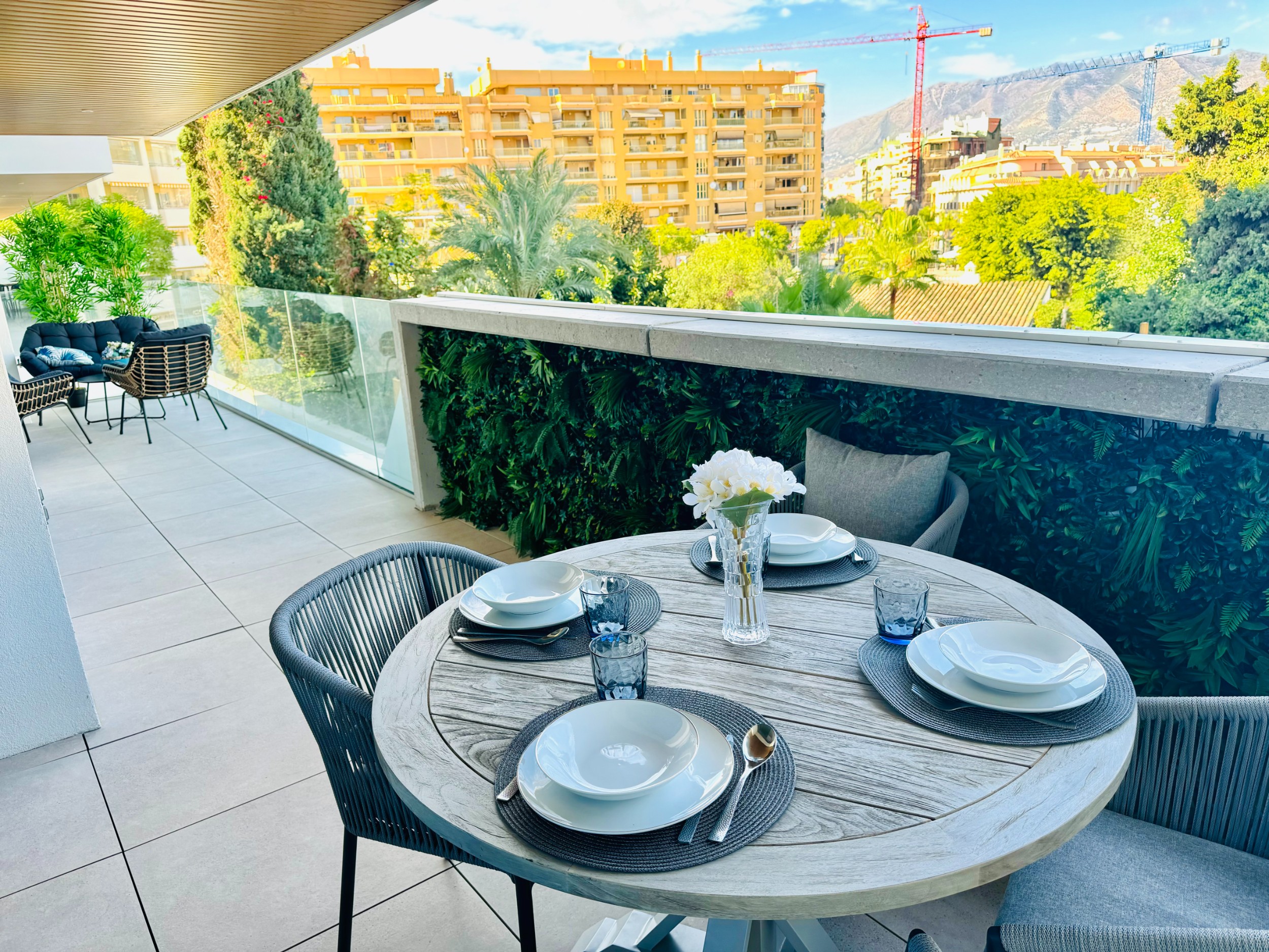 2 Bedroom Apartment in Fuengirola - Photo 3