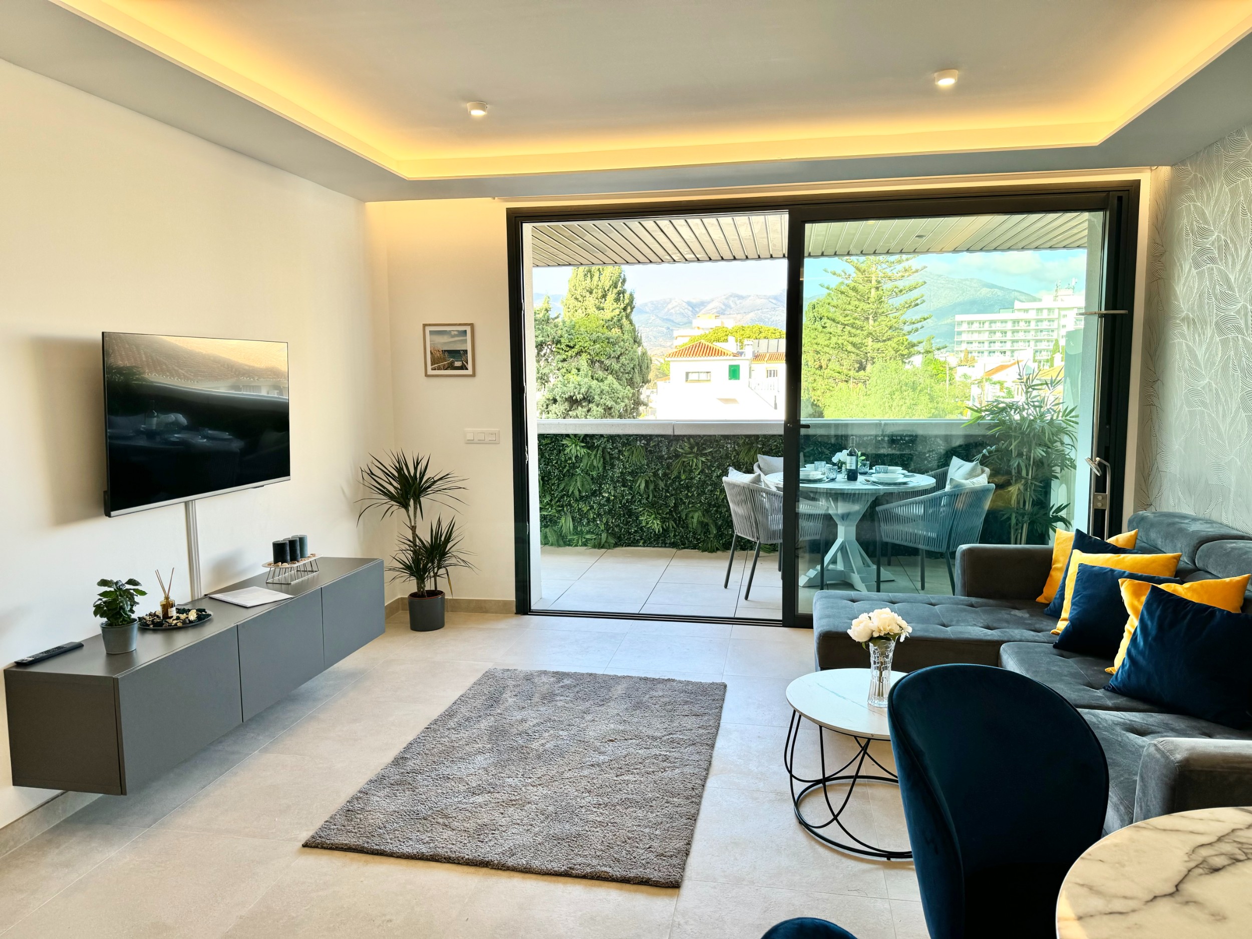 2 Bedroom Apartment in Fuengirola - Photo 5