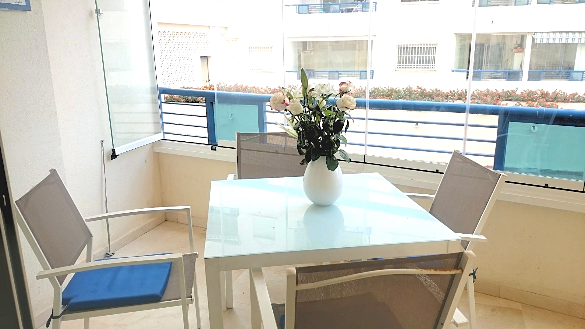 3 Bedroom Apartment in Marbella - Photo 2