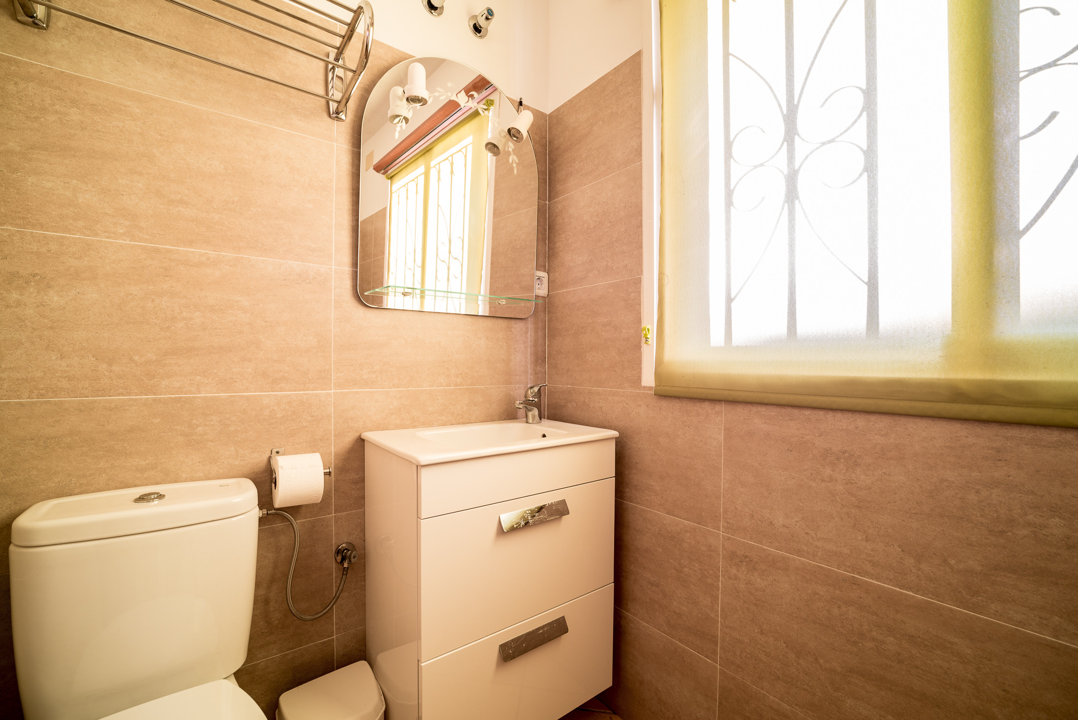7 Bedroom Villa in Estepona - Photo 25