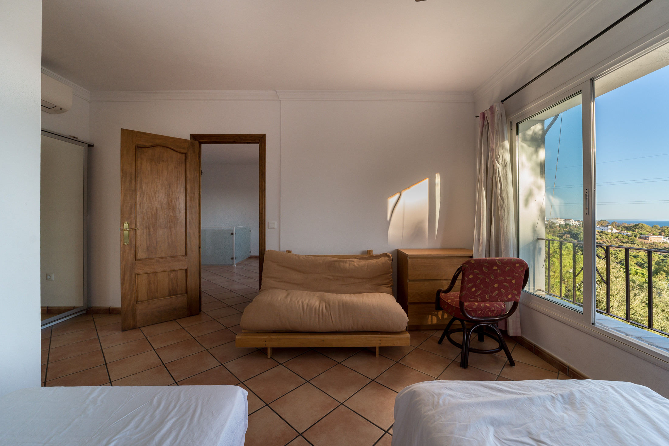 7 Bedroom Villa in Estepona - Photo 32