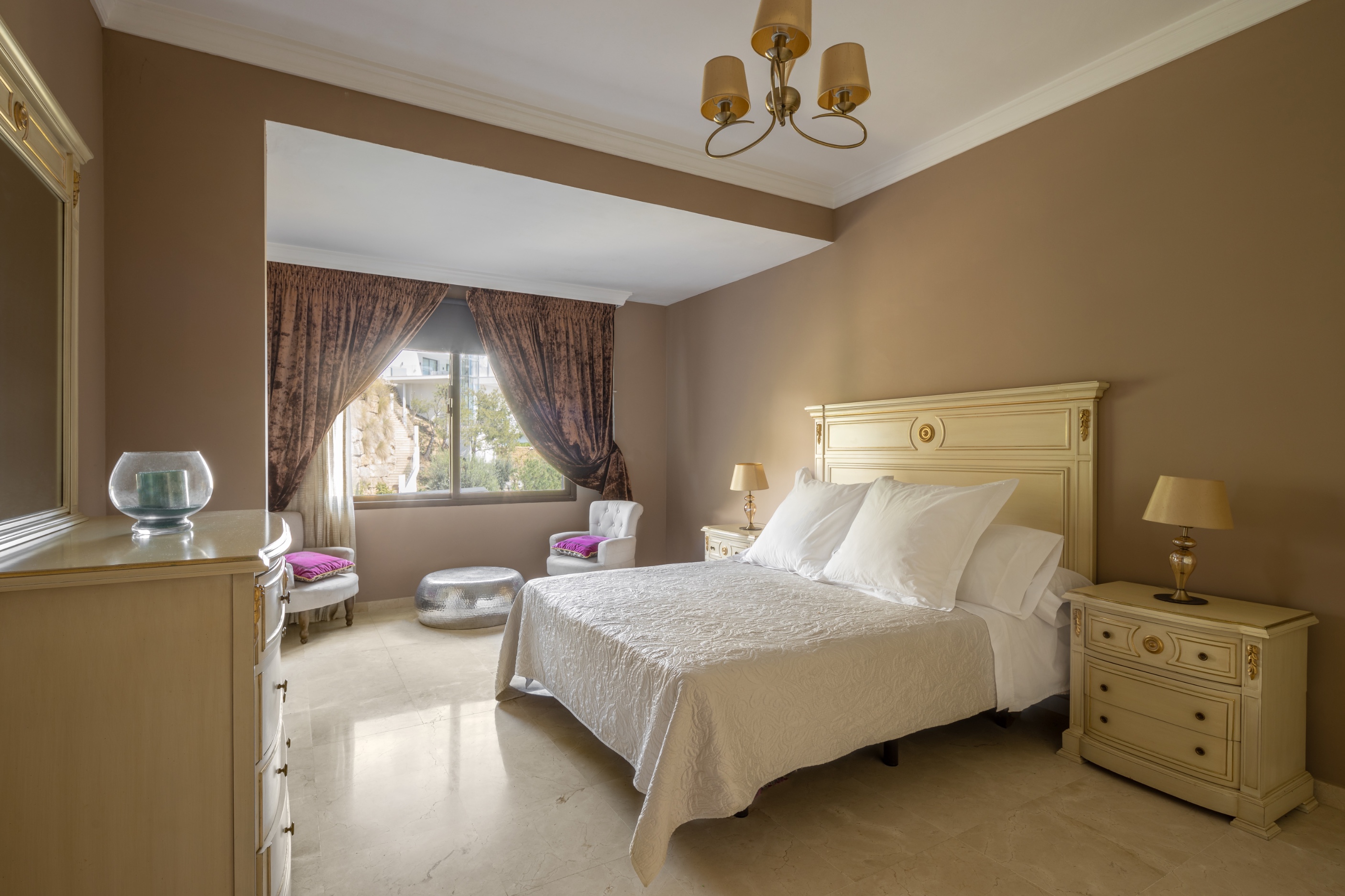 6 Bedroom Villa in Estepona - Photo 16