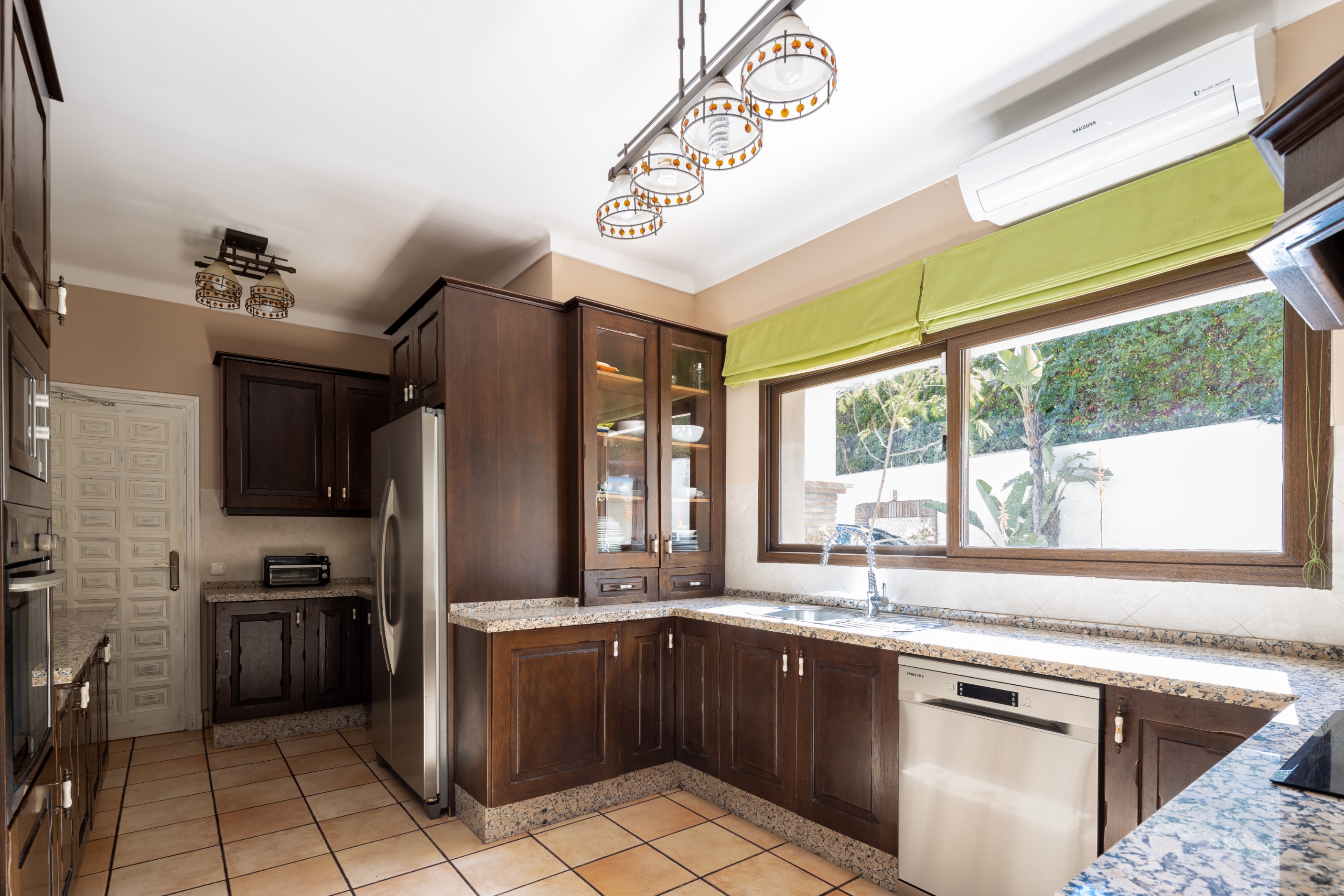6 Bedroom Villa in Estepona - Photo 21
