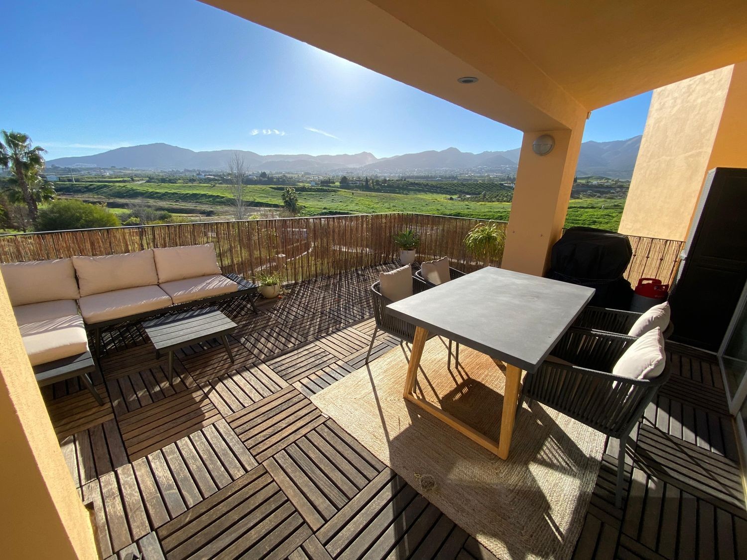 2 Bedroom Penthouse in Alhaurín de la Torre - Photo 2