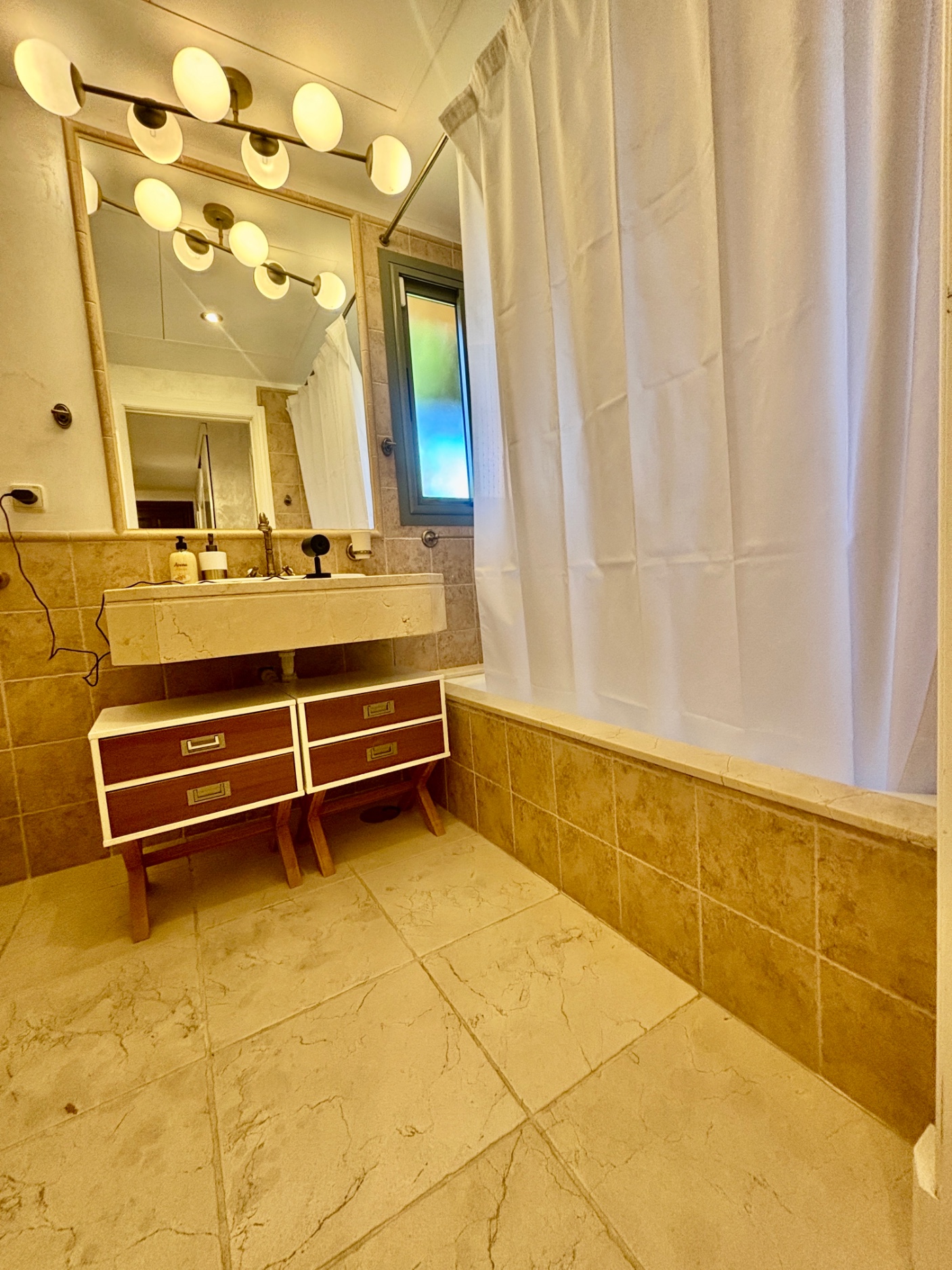 2 Bedroom Apartment in Benahavís - Photo 8