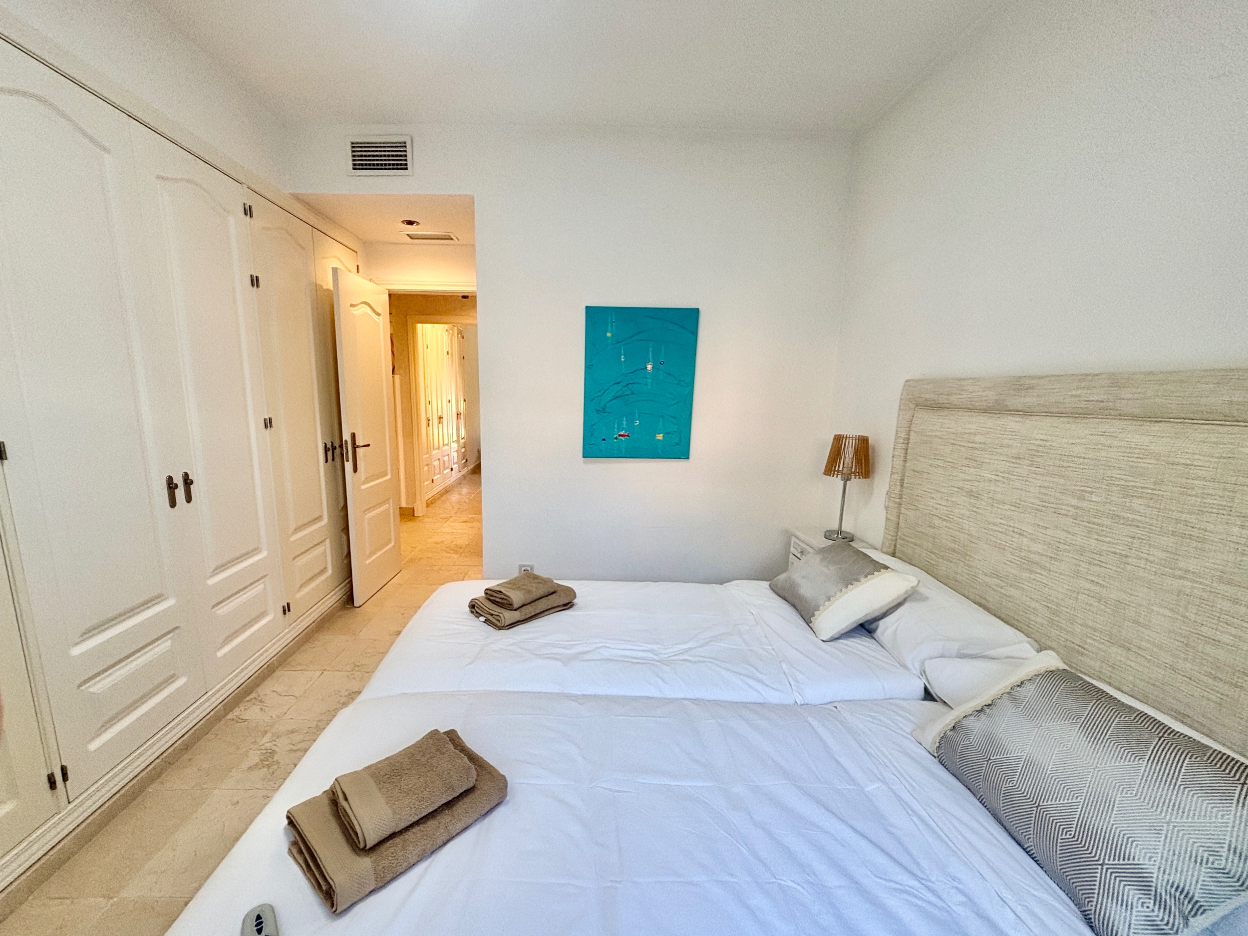 2 Bedroom Apartment in Benahavís - Photo 9