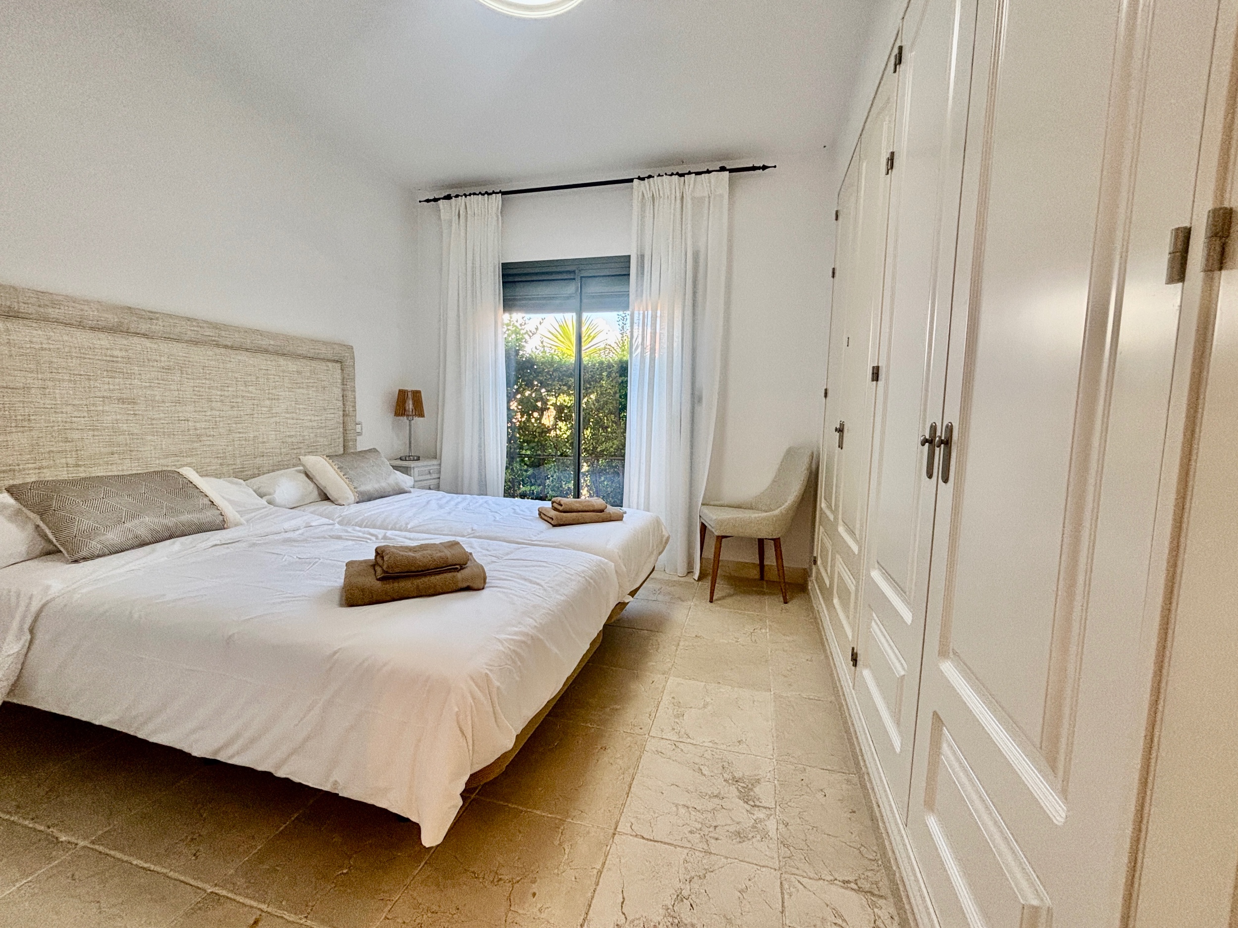 2 Bedroom Apartment in Benahavís - Photo 11