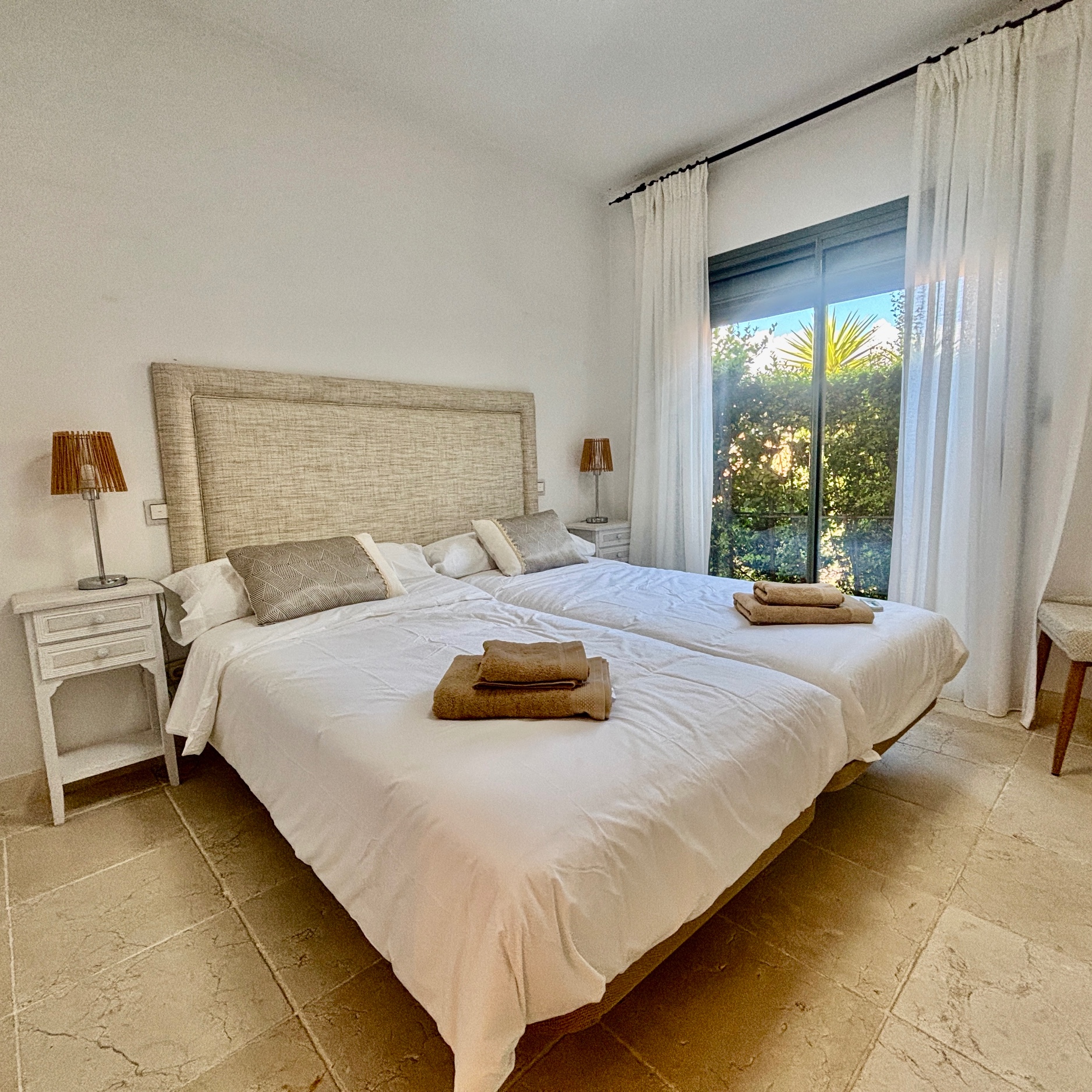 2 Bedroom Apartment in Benahavís - Photo 10