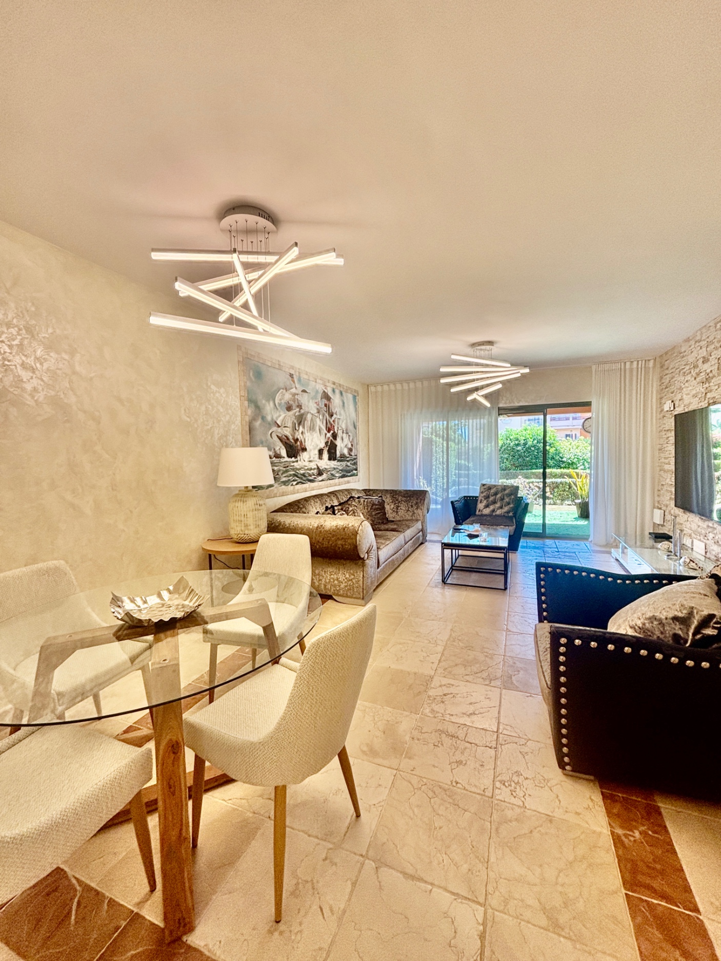 2 Bedroom Apartment in Benahavís - Photo 14