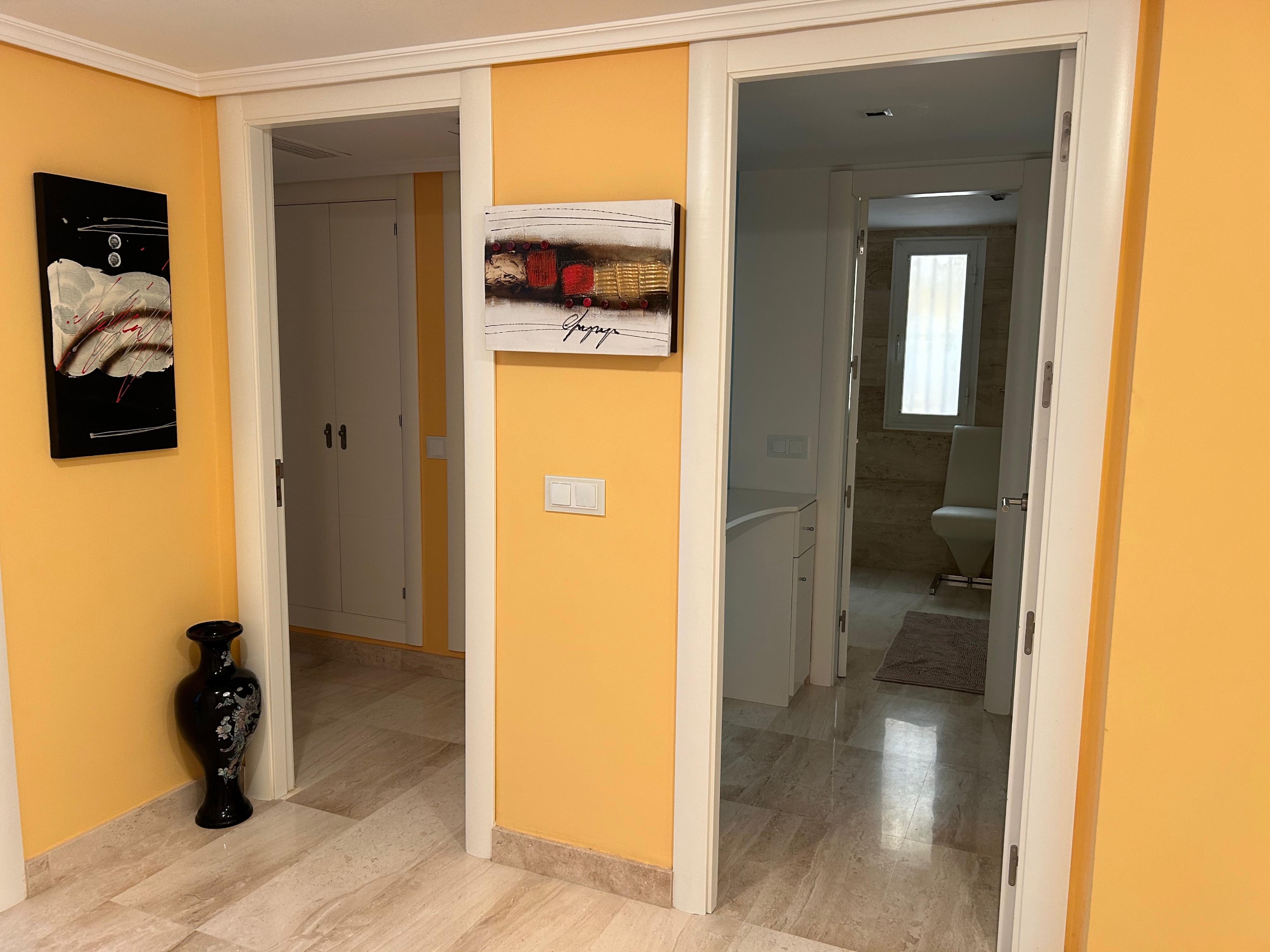 2 Bedroom Apartment in Marbella - Photo 6