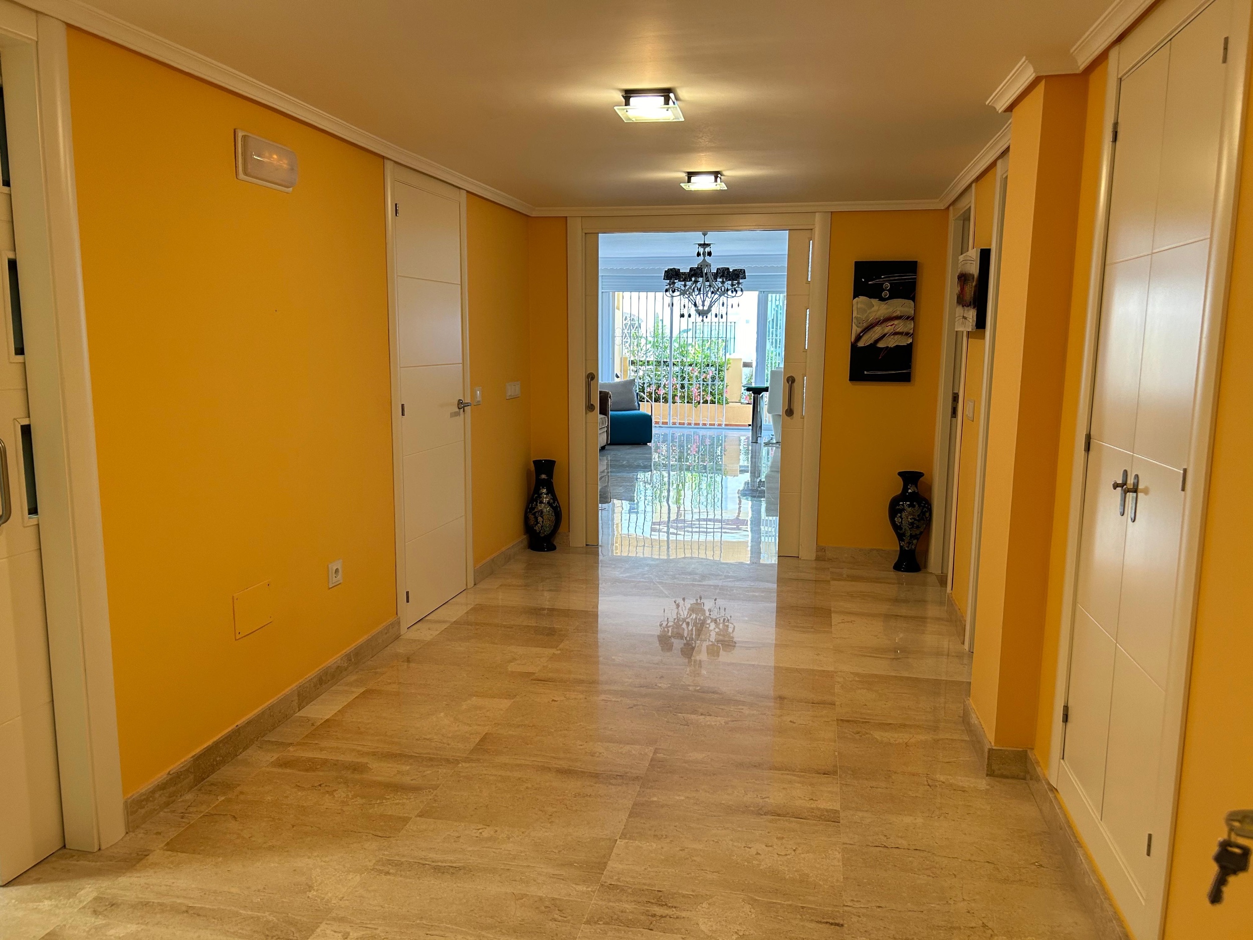 2 Bedroom Apartment in Marbella - Photo 5