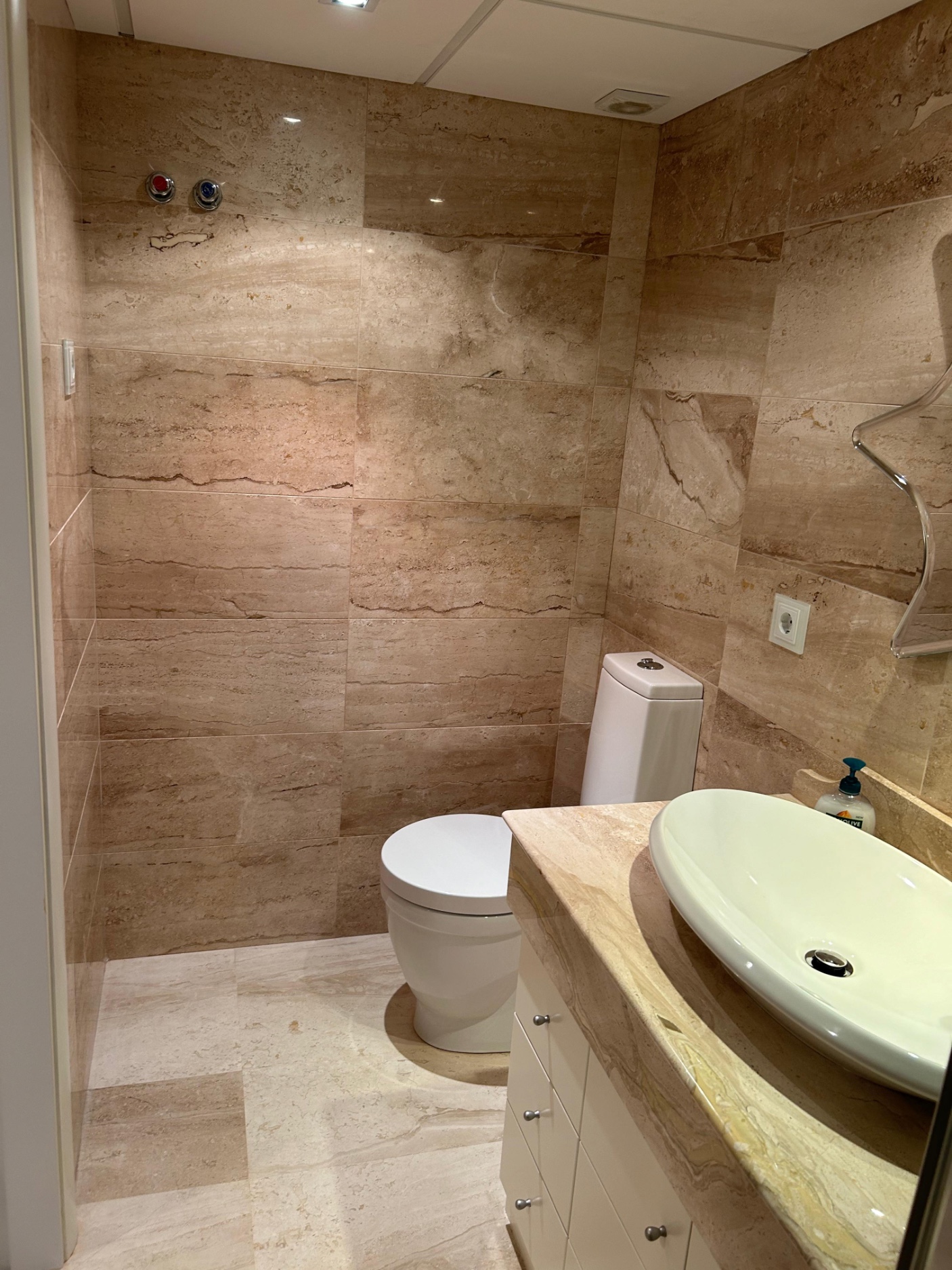2 Bedroom Apartment in Marbella - Photo 22