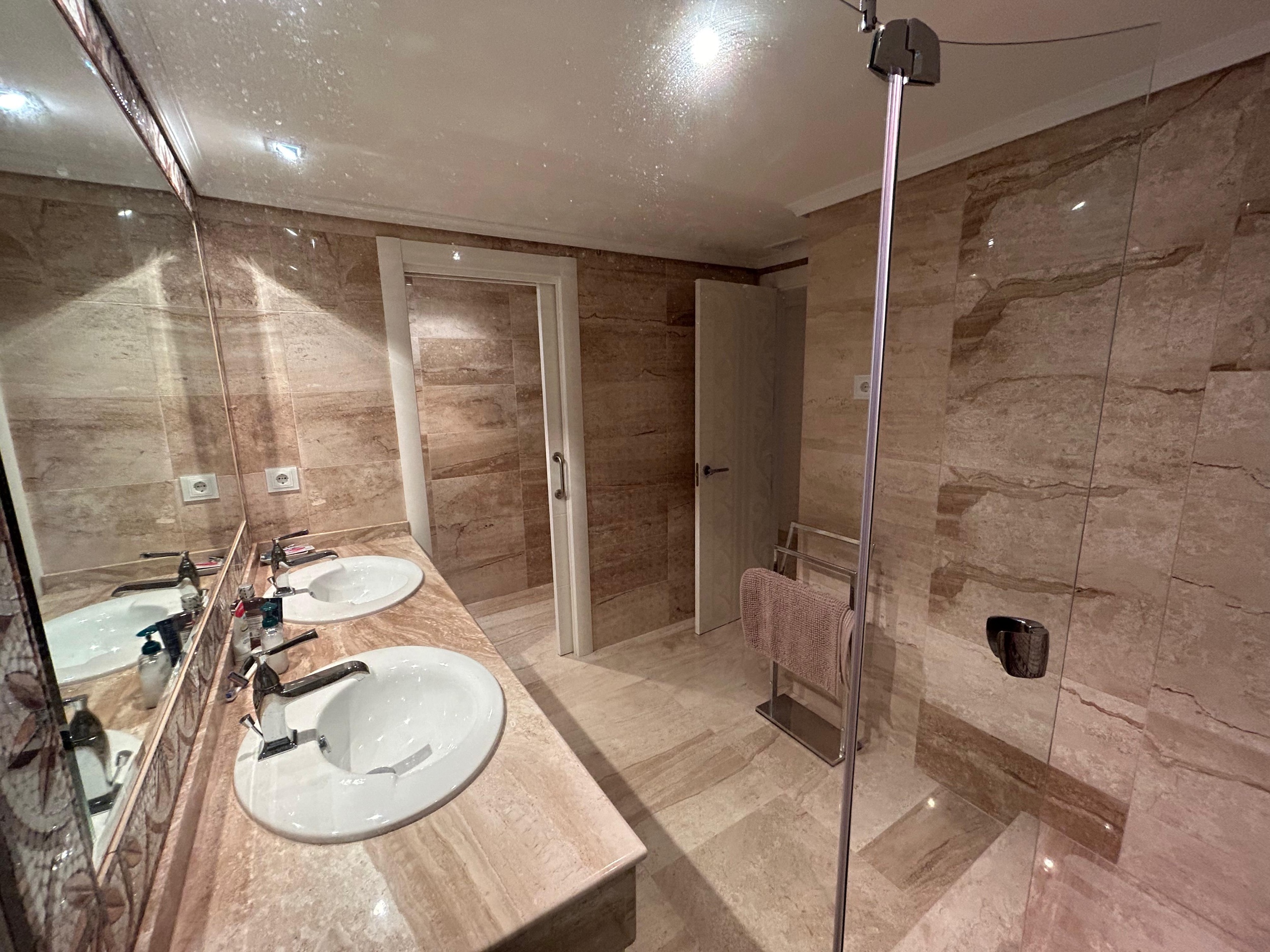 2 Bedroom Apartment in Marbella - Photo 13