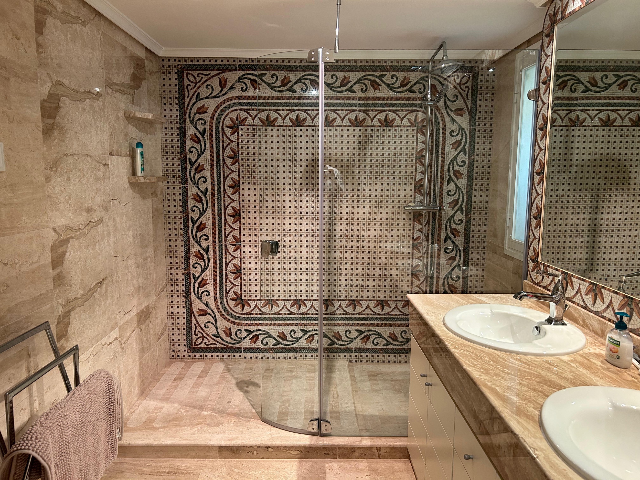 2 Bedroom Apartment in Marbella - Photo 14