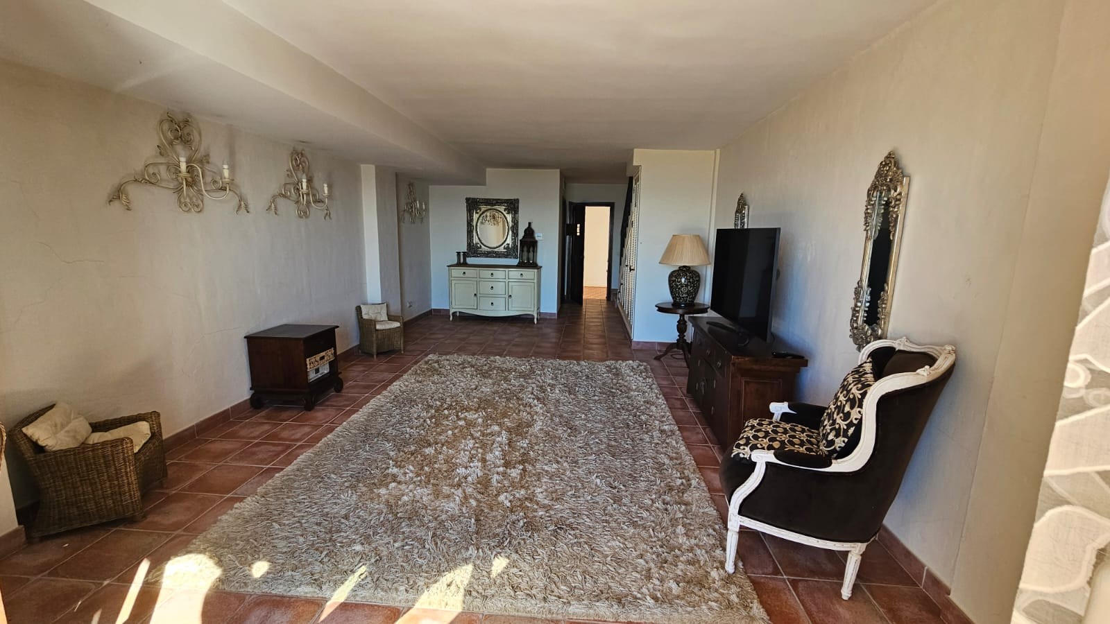 5 Bedroom Villa in Estepona - Photo 9