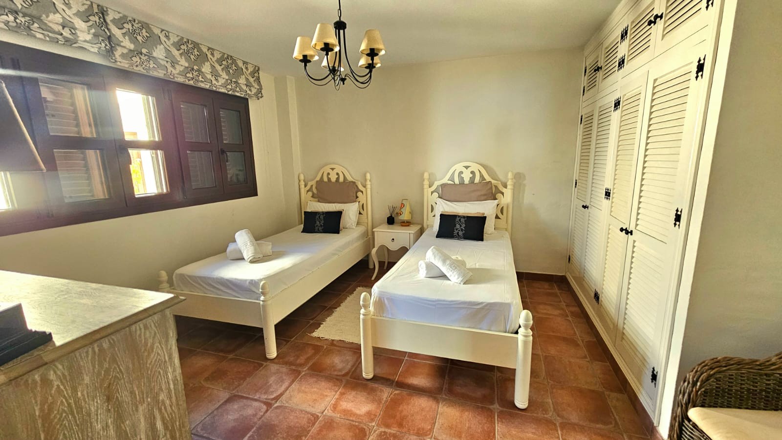 5 Bedroom Villa in Estepona - Photo 11