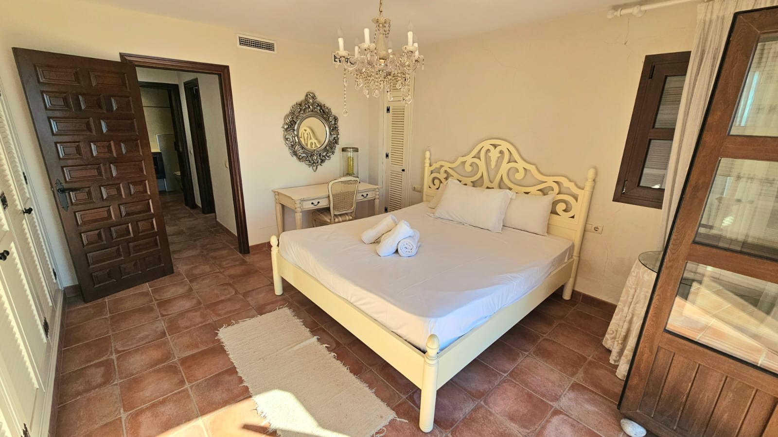 5 Bedroom Villa in Estepona - Photo 19