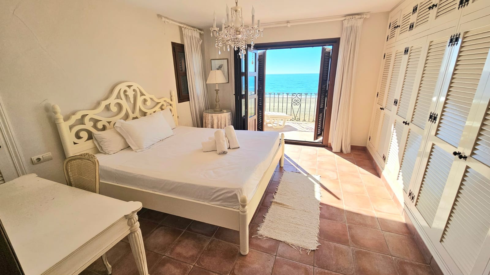 5 Bedroom Villa in Estepona - Photo 16