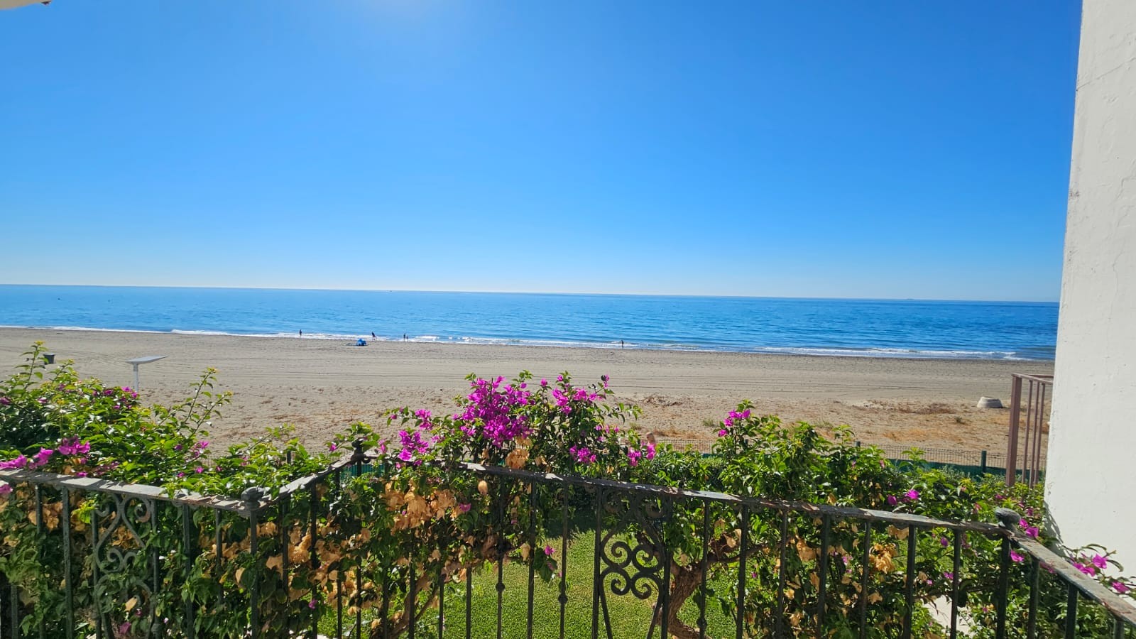 5 Bedroom Villa in Estepona - Photo 3