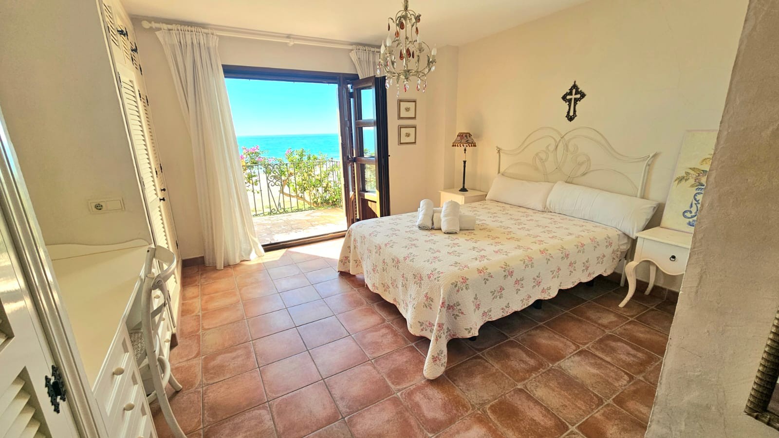 5 Bedroom Villa in Estepona - Photo 13