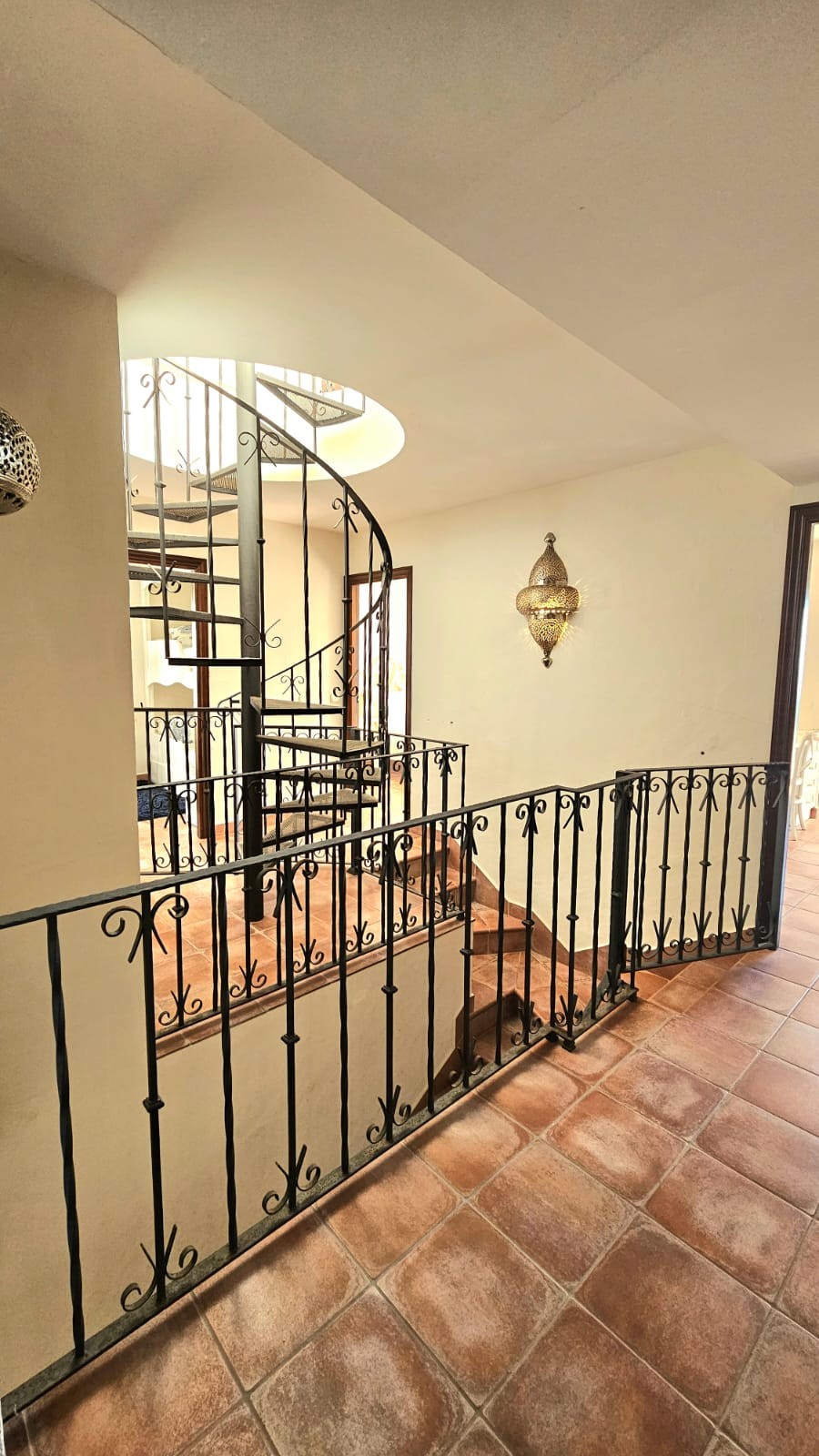 5 Bedroom Villa in Estepona - Photo 14