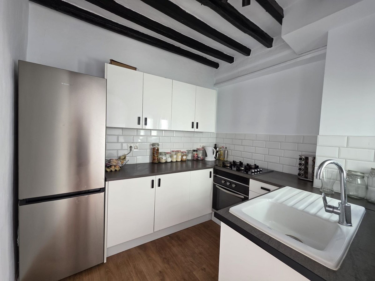 4 Bedroom Townhouse in Coín - Photo 2
