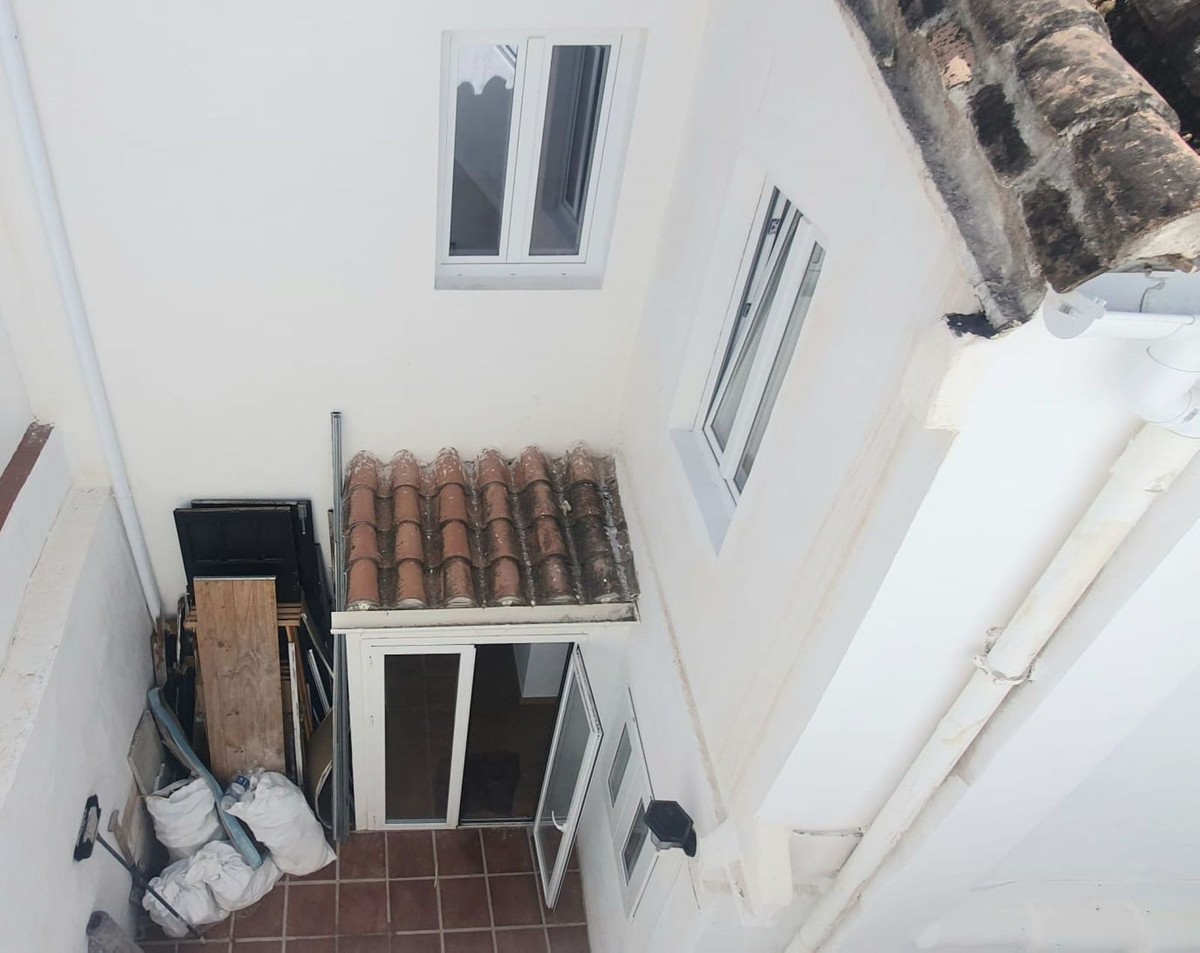 4 Bedroom Townhouse in Coín - Photo 11
