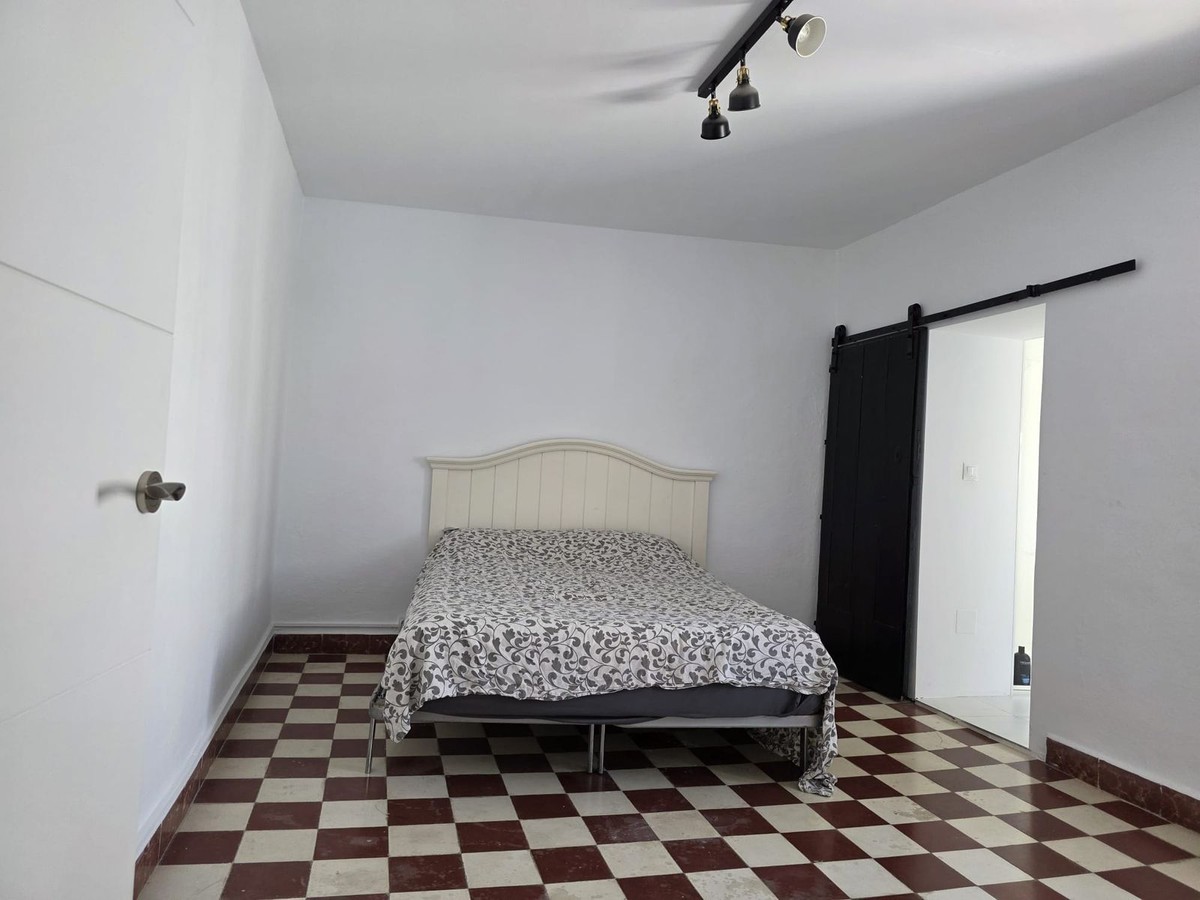 4 Bedroom Townhouse in Coín - Photo 4