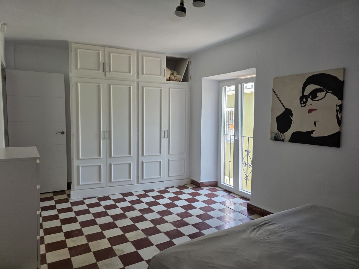 4 Bedroom Townhouse in Coín - Photo 8