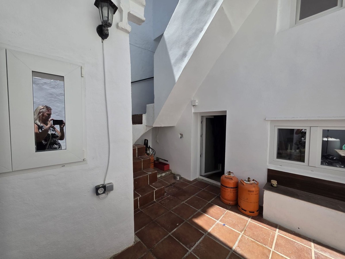 4 Bedroom Townhouse in Coín - Photo 12