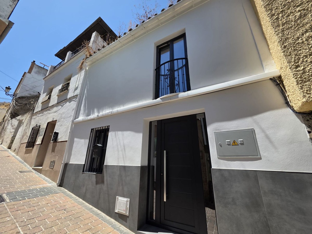 4 Bedroom Townhouse in Coín