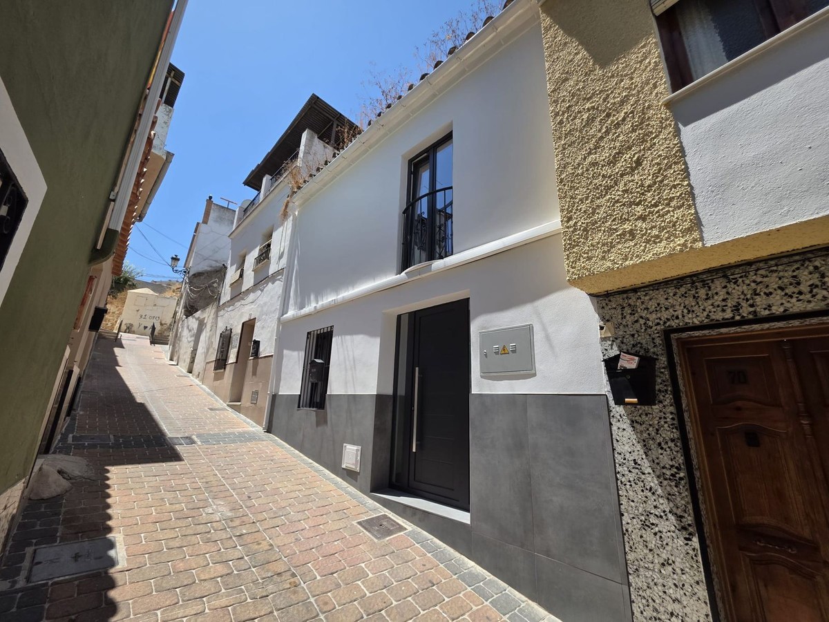 4 Bedroom Townhouse in Coín - Photo 14