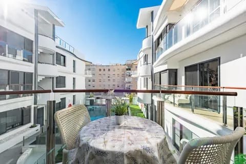 4 Bedroom Apartment in Estepona - Photo 5