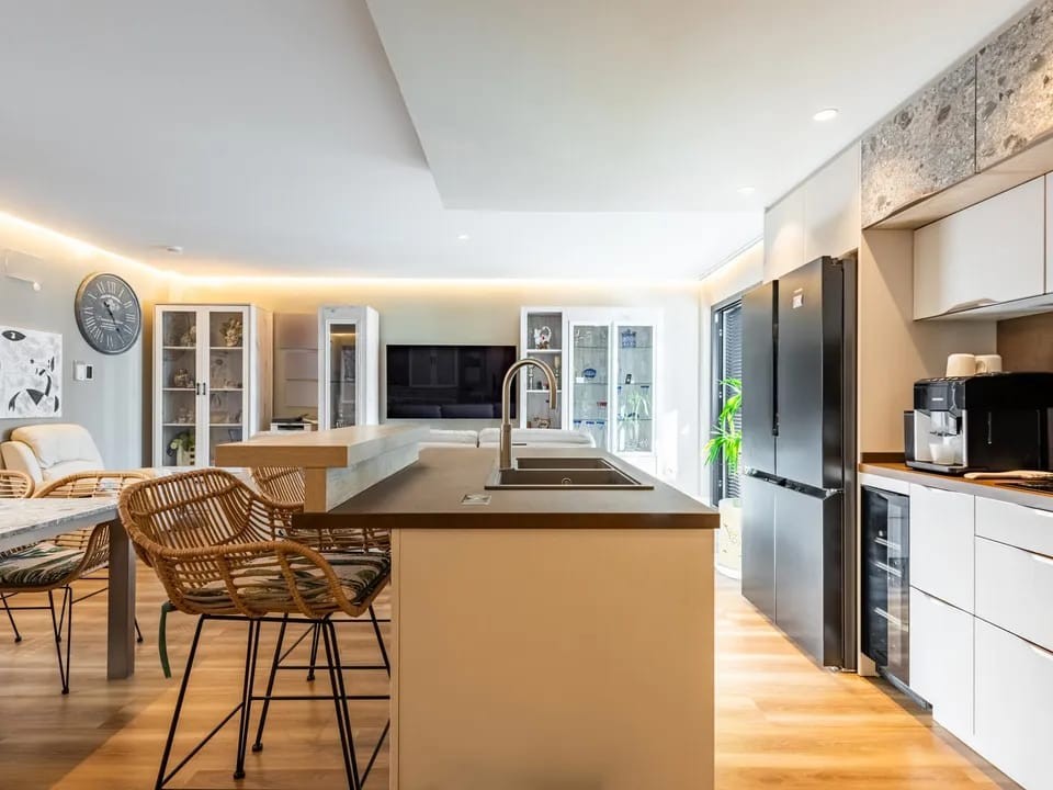 4 Bedroom Apartment in Estepona - Photo 3