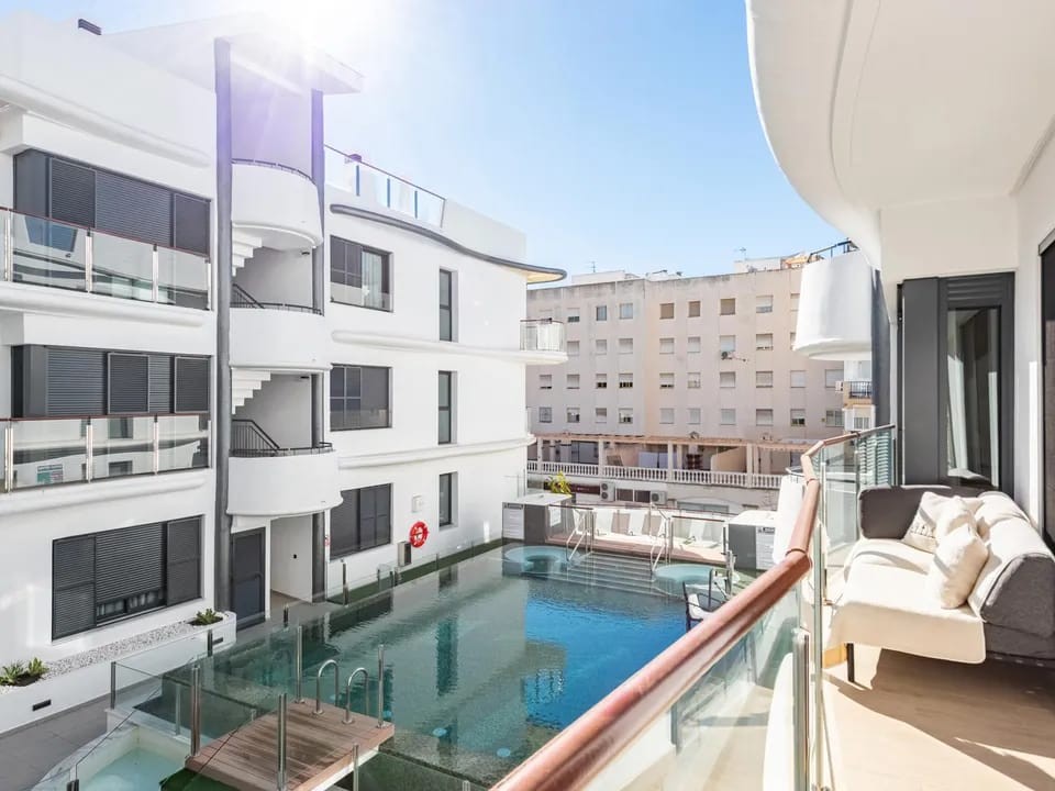 4 Bedroom Apartment in Estepona - Photo 7
