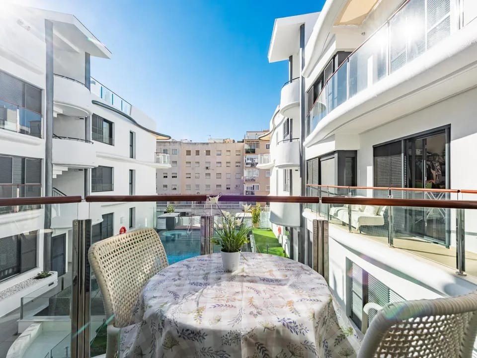 4 Bedroom Apartment in Estepona - Photo 6