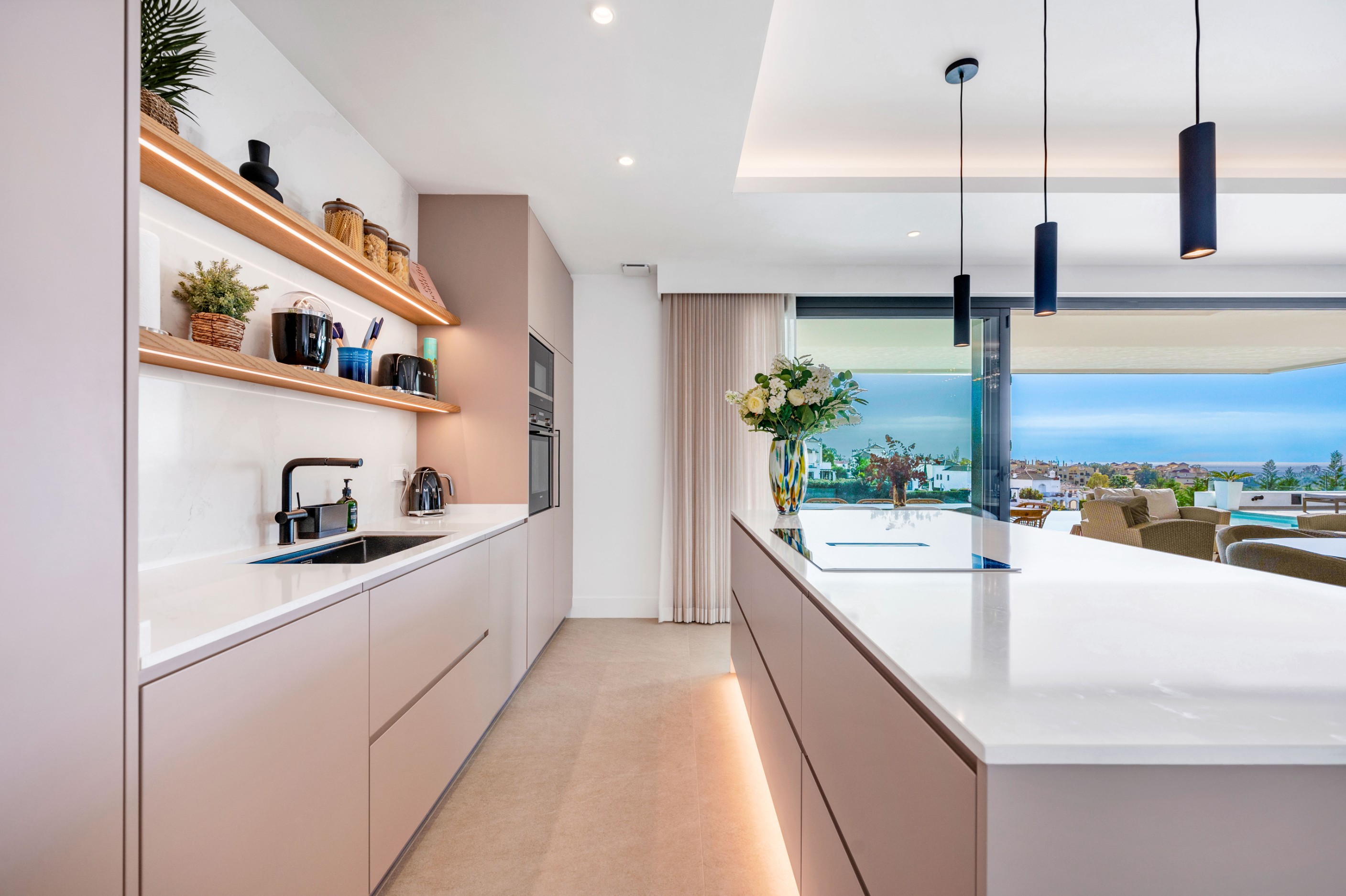 6 Bedroom Villa in Estepona - Photo 12