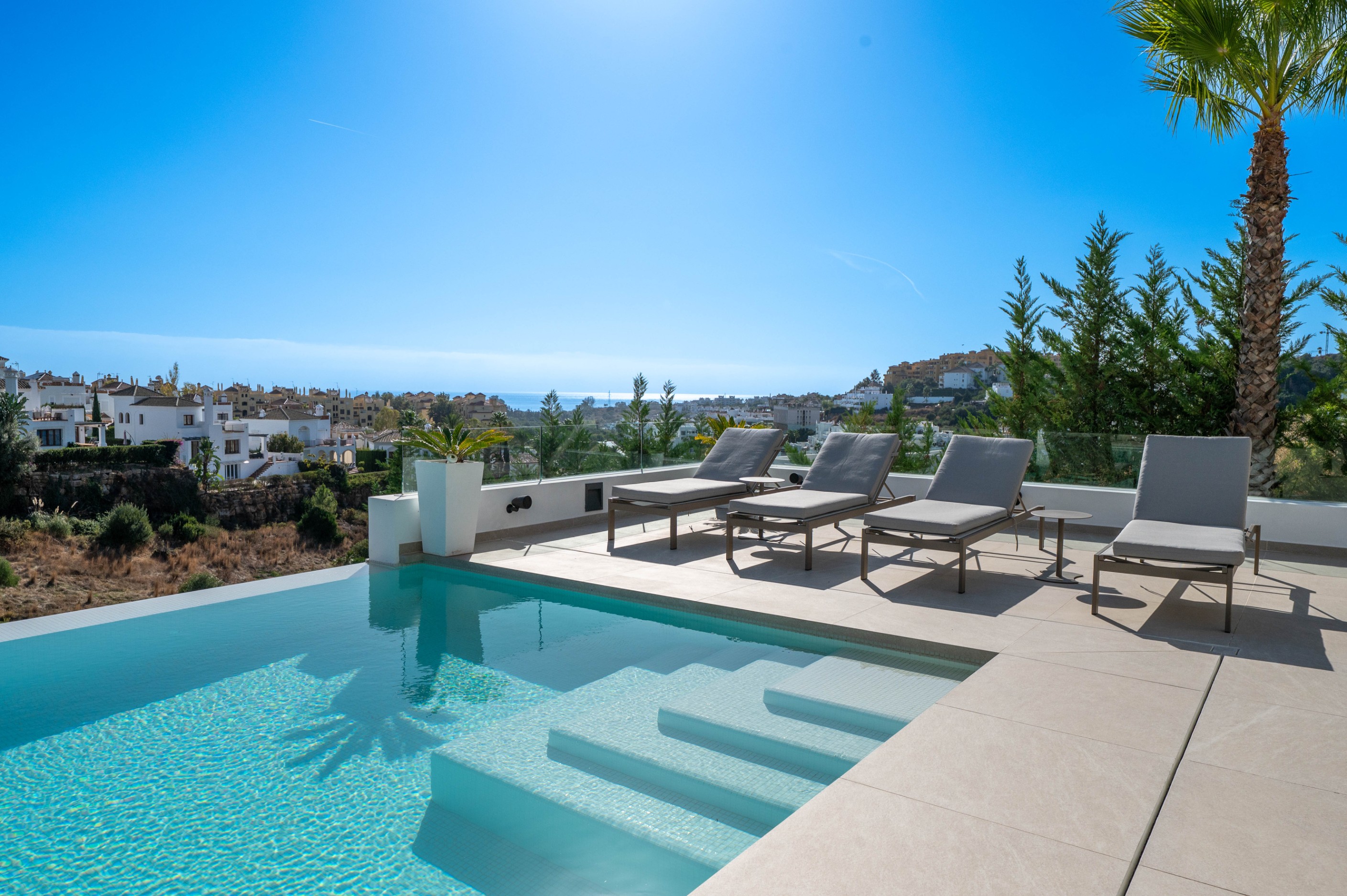 6 Bedroom Villa in Estepona - Photo 3