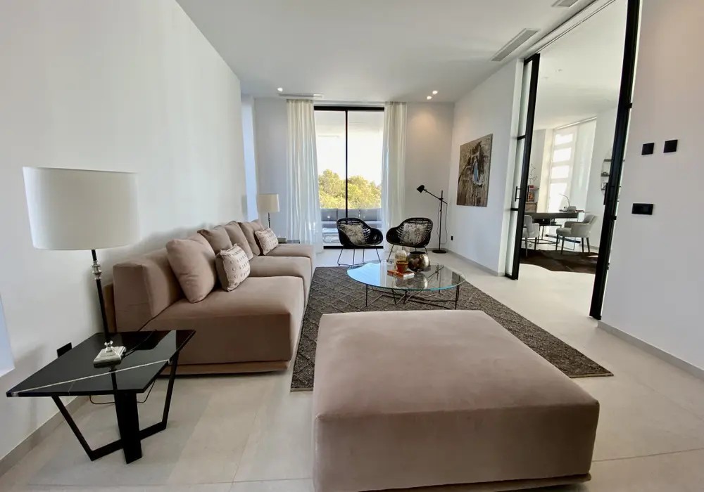 9 Bedroom Villa in Estepona - Photo 17