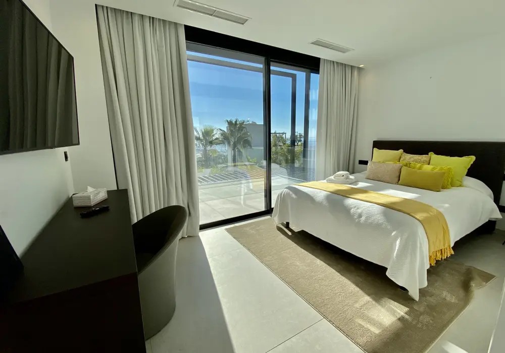 9 Bedroom Villa in Estepona - Photo 26
