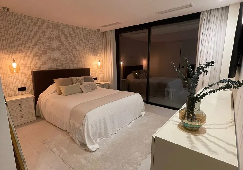 9 Bedroom Villa in Estepona - Photo 27