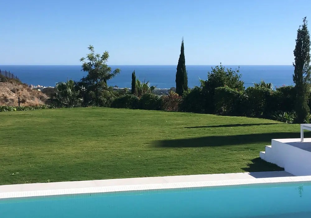 9 Bedroom Villa in Estepona - Photo 3