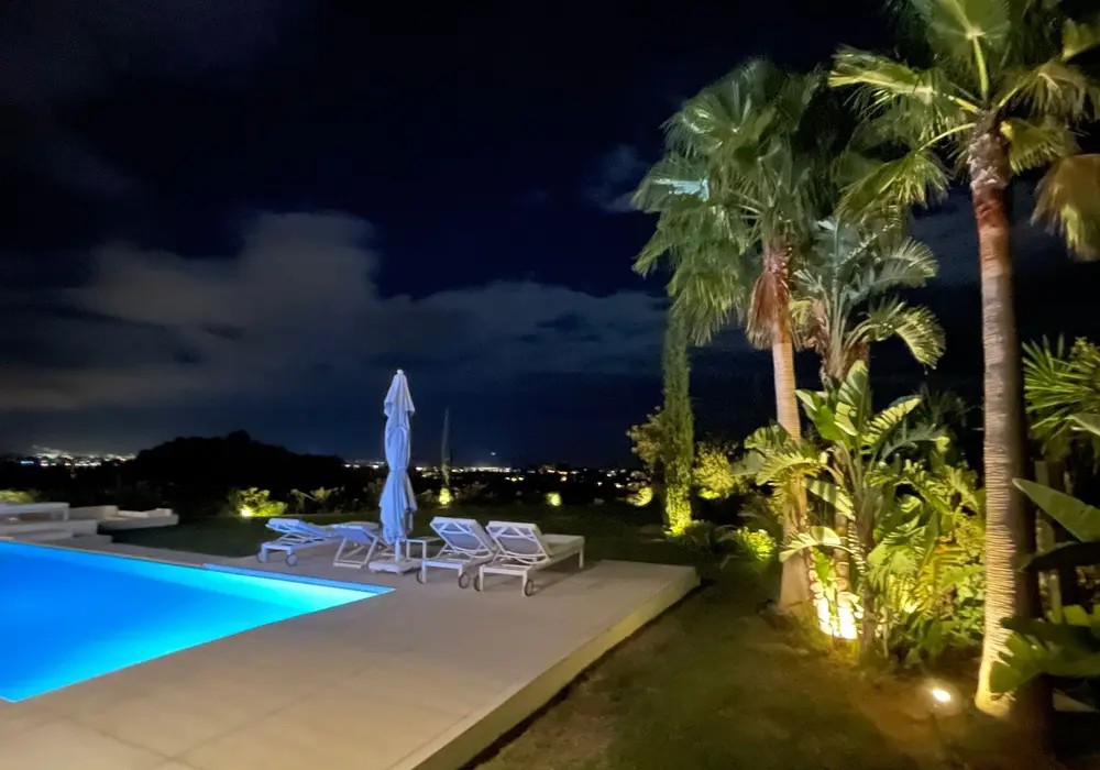 9 Bedroom Villa in Estepona - Photo 22