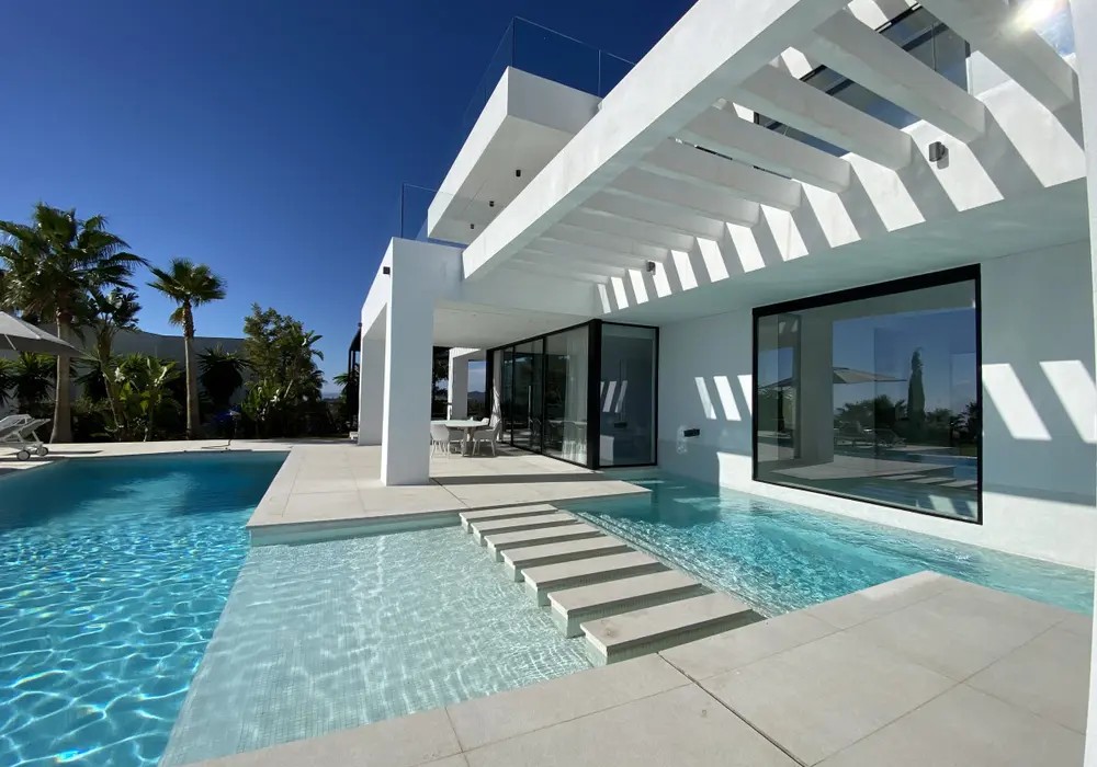 9 Bedroom Villa in Estepona - Photo 5