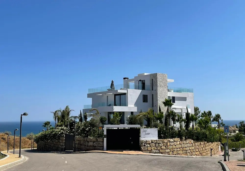 9 Bedroom Villa in Estepona - Photo 34
