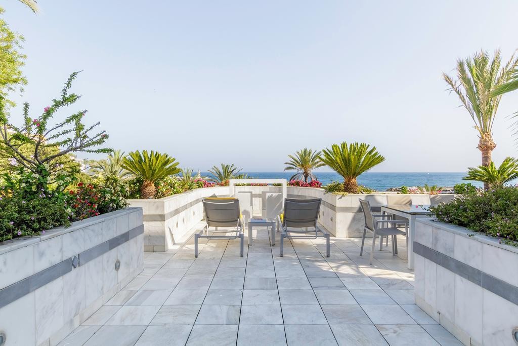 3 Bedroom Apartment in Marbella - Photo 2