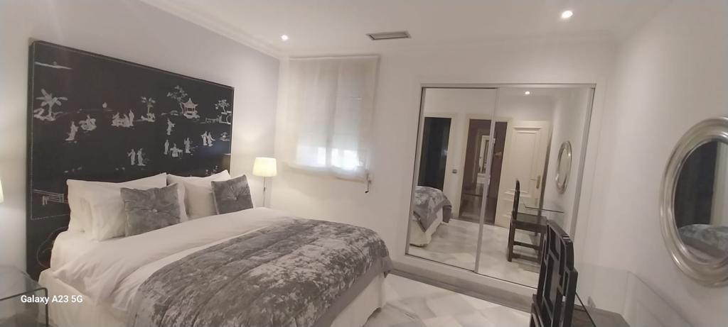 3 Bedroom Apartment in Marbella - Photo 17