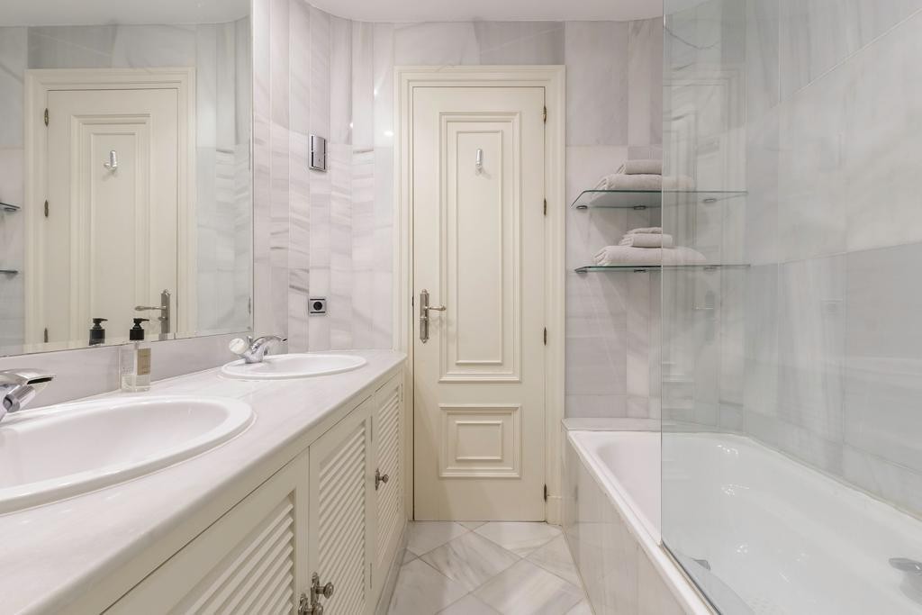 3 Bedroom Apartment in Marbella - Photo 16