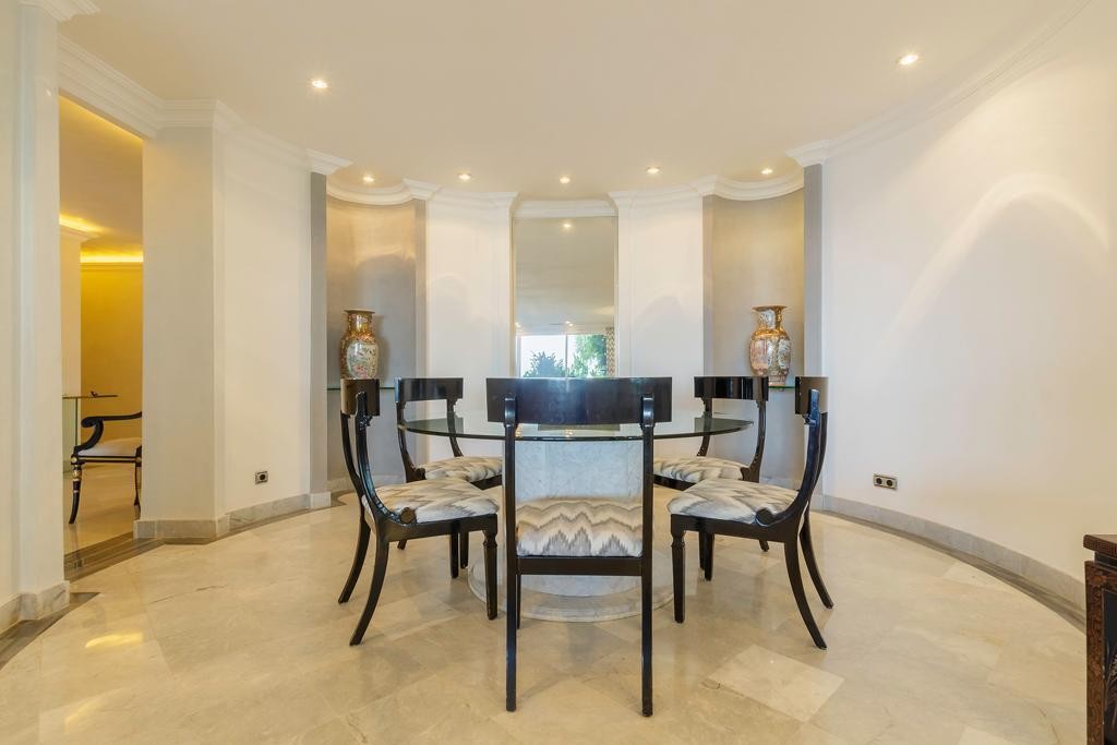 3 Bedroom Apartment in Marbella - Photo 9