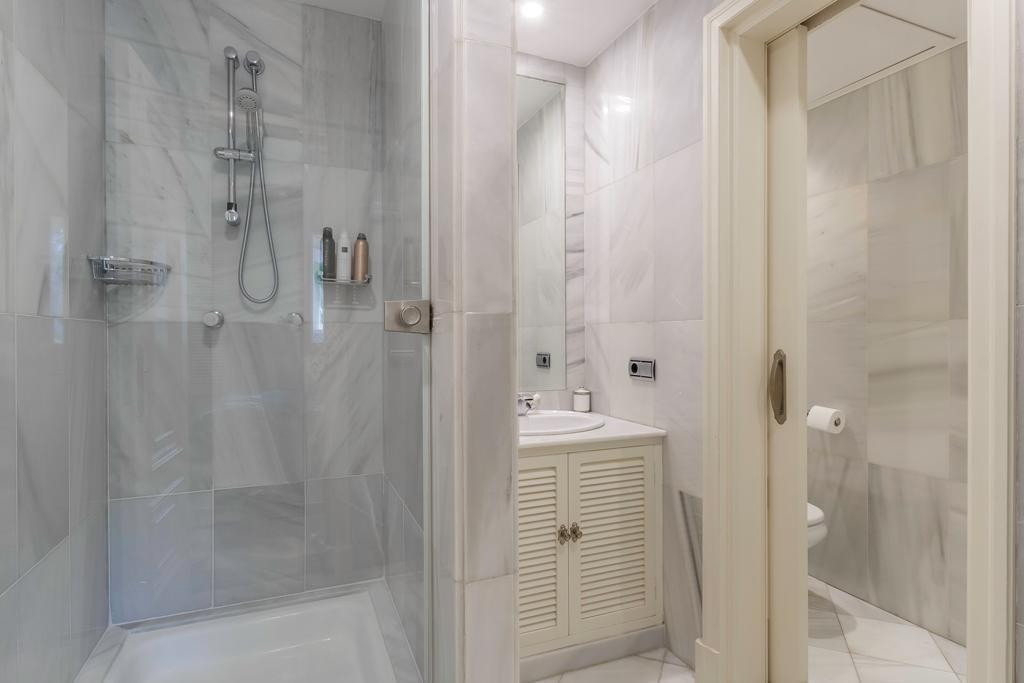 3 Bedroom Apartment in Marbella - Photo 14